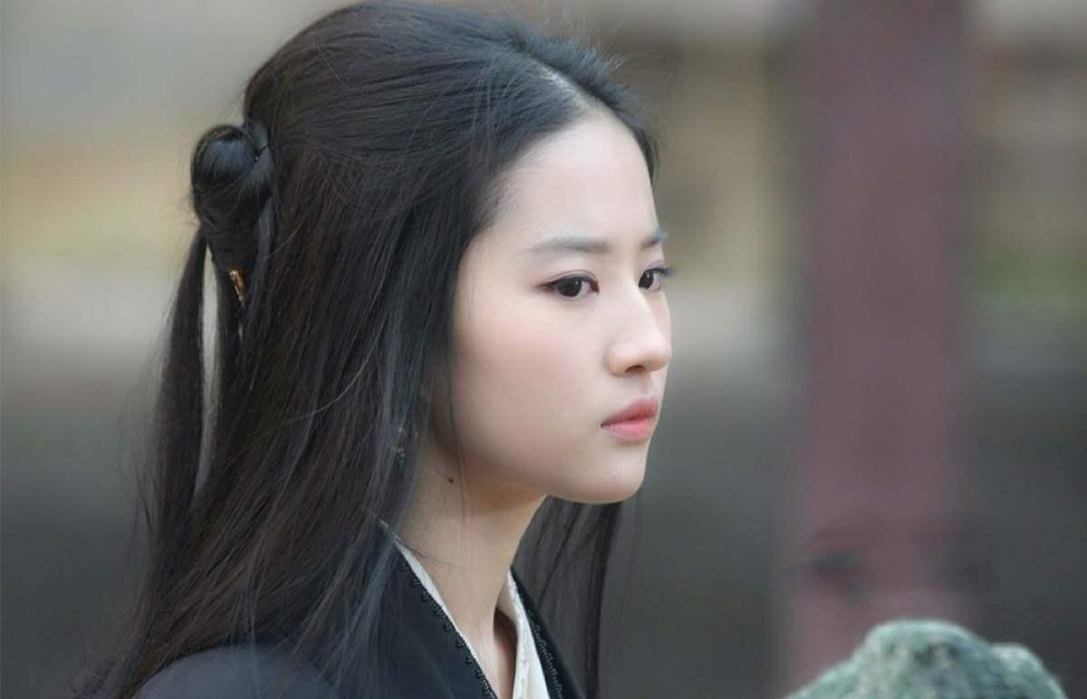 女人驼峰鼻运势怎么样