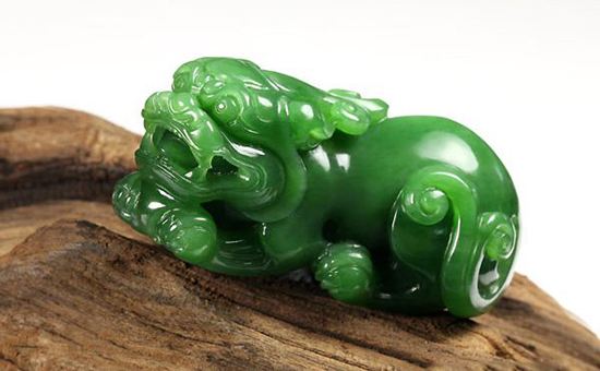 最近老是破财怎么化解 床头柜放一瓶水