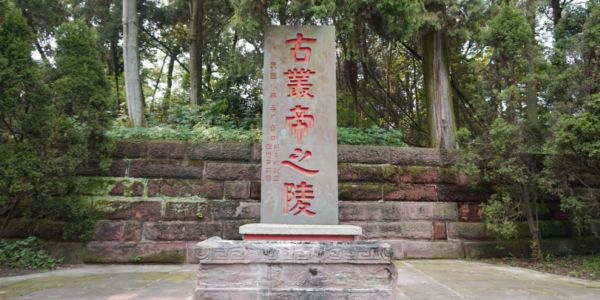 女人梦见墓碑和坟墓是什么意思 梦见墓碑和坟墓预兆什么