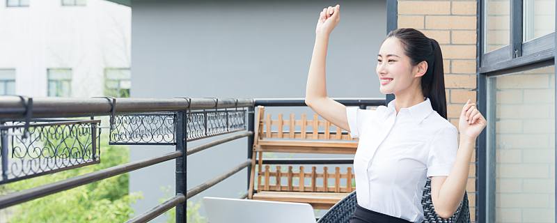 梦见女同事出现在梦里是什么意思 梦见女同事出现在梦里是什么征兆