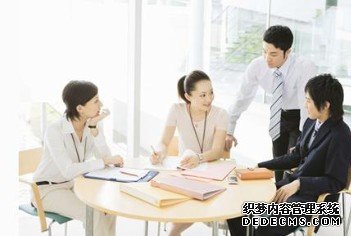 你会跟上司狗腿吗