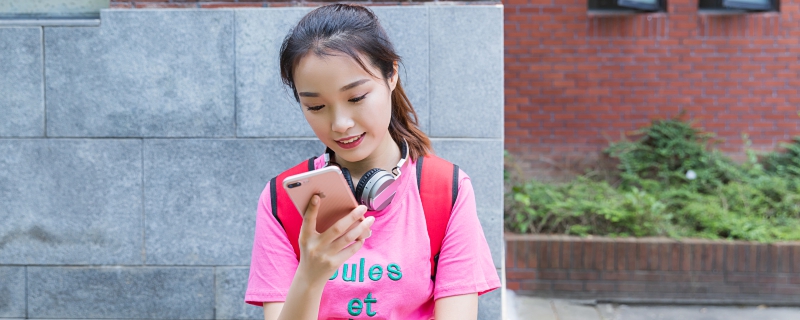 梦见自己照镜子看脸是什么意思 梦见自己照镜子看脸有啥征兆
