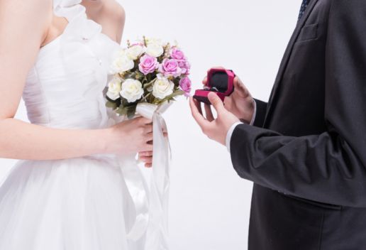 晚上做梦梦见结婚预示着什么 晚上做梦梦见结婚是什么意思