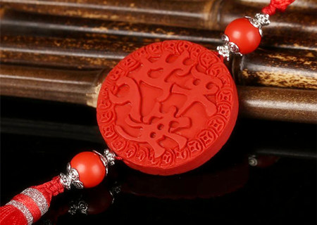 车上挂什么挂件保平安 车上挂什么挂件保平安