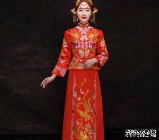 心理学:凭直觉,你喜欢哪套龙凤褂?秒测你是奴隶命还是公主