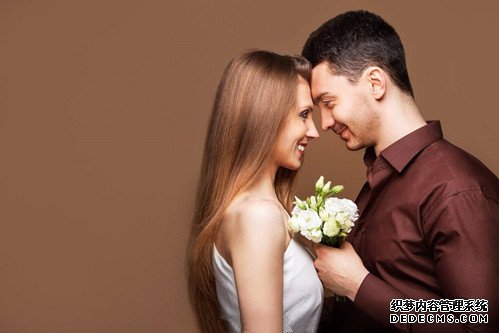 你会用怎样的方法去撩宅男呢?