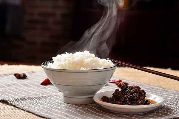 梦见老婆给我送饭来什么意思 梦见老婆给我送饭来预示什么