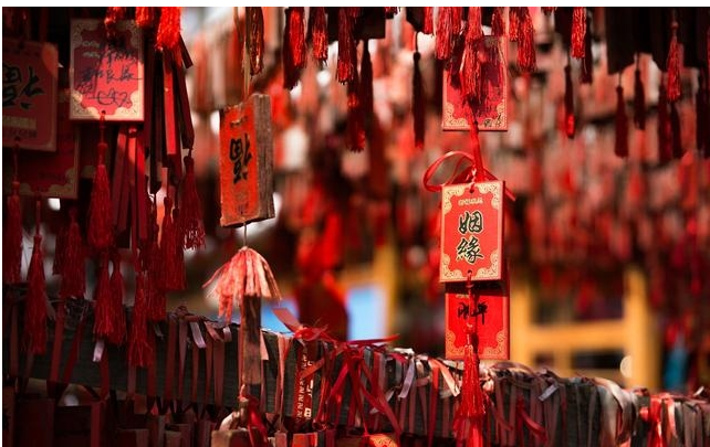 八字预测师教你用八字看姻缘，正缘何时出现？方位、样貌都可