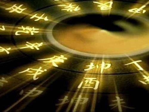 命宫坐桃花真的是好酒色之人吗？如果逢驿马一定离乡奔走他乡
