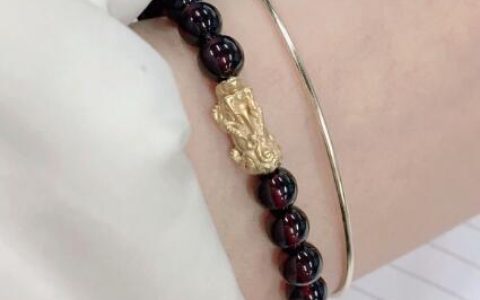八字财多的人遇比劫，比劫重重又见财,又走财运