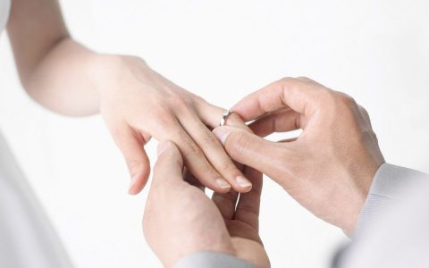 床头怎么摆放会对婚姻不利