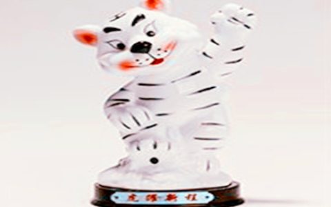 属虎佩戴什么招财