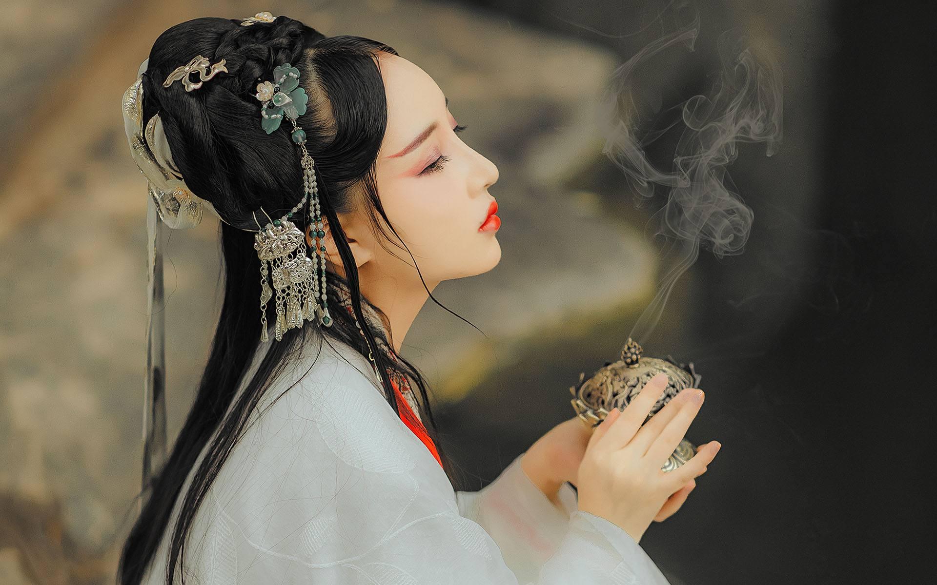 史上最全的痣相集合，透析女性脸上的痣！