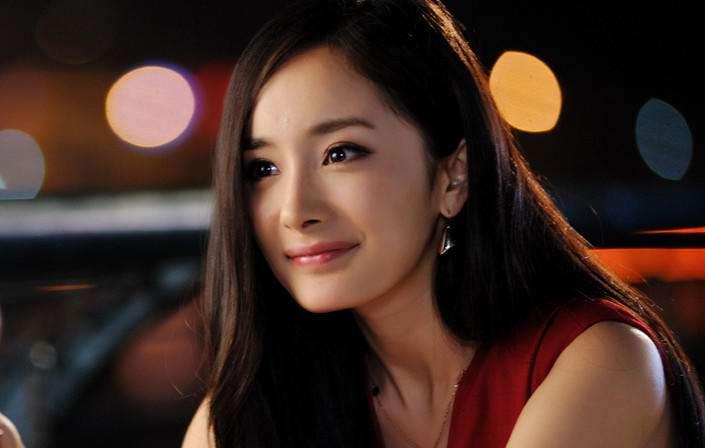 鼻子面相精准分析：没鼻梁的人面相女人好吗？