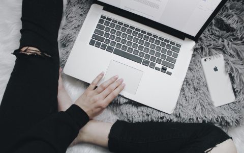 离婚的女人有哪些手相特征？容易离婚的女人手相。
