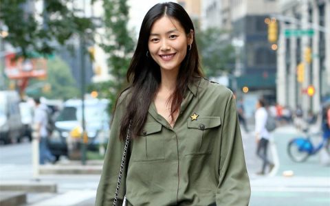 女生嘴角笑纹深是否有利