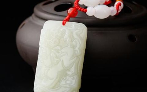 属兔本命年戴六字真言好吗(属兔的人应该佩戴什么菩萨)