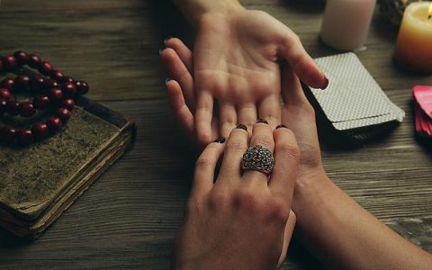 面相大师为你解析什么样手相婚姻容易不顺