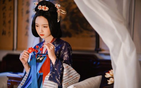 看手相要看哪只手？女人感情线断开的手相好不好？