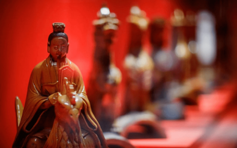 开店请财神爷供到哪个方向好，供奉财神需要注意什么