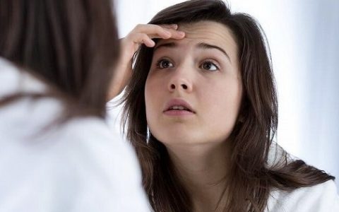 女人抬头纹面相分析，有抬头纹的女人命运如何？