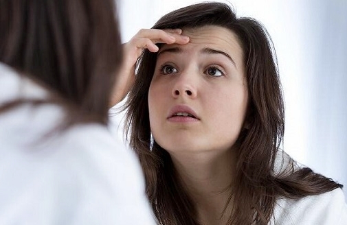 女人抬头纹面相分析，有抬头纹的女人命运如何？