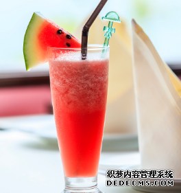 心理测试:在沙漠渴了一天,最想喝哪杯饮料,测你最近有什么