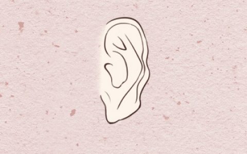女人后背右侧痣相最准图 性格要强有才华
