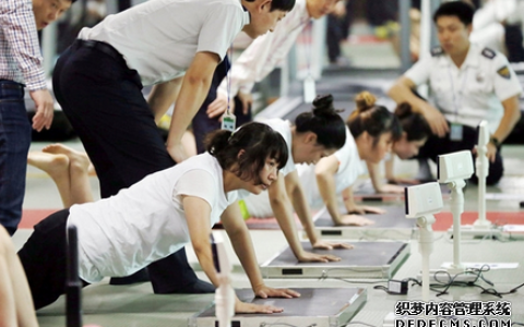 搞笑的女性体能测试