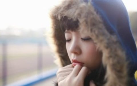 双子女深爱一个人表现形式