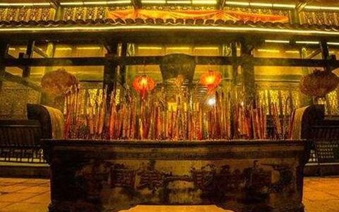梦到烧香是什么意思 梦到烧香的含义是什么