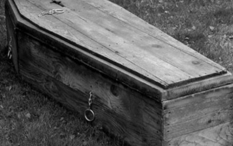 梦见棺材里面有死人是什么征兆 梦见棺材里面有死人是什么意思