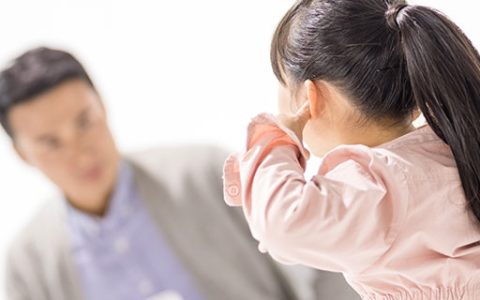 男人梦见打小女孩是什么意思 男人梦见打小女孩有什么预兆