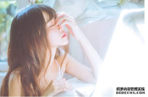 回首自己的前半生是否充满了污点和遗憾呢？