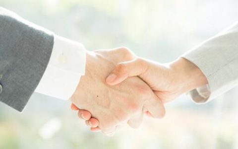 梦见和死人握手说话预示什么 梦见和死人握手说话有什么征兆