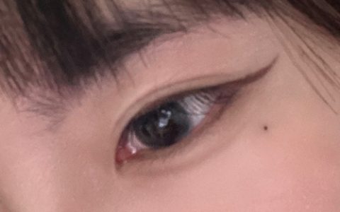 女人右眼下方有痣代表什么