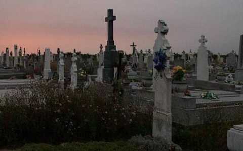 梦见活着的亲人死而复生什么意思 梦见活着的亲人死而复生预示什么