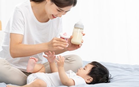 梦见给出生后的小孩喂奶预示着什么 梦见给出生后的小孩喂奶有什么预兆