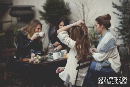 出去玩你会让朋友扫兴吗