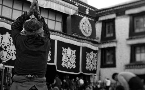 梦到死人活了还说话什么意思 梦到死人活了还说话好不好