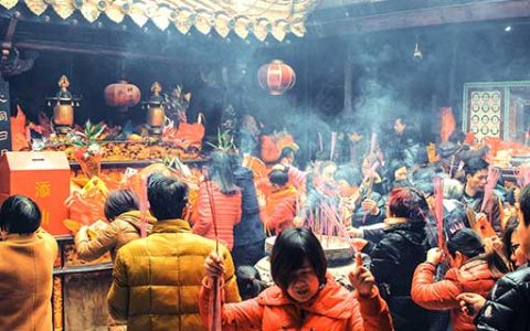 梦见去烧香拜佛什么意思 梦见去烧香拜佛有什么预兆