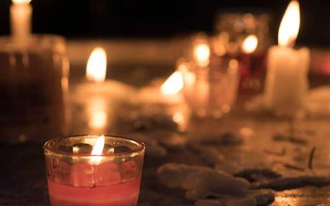 梦见和死去的人打架什么意思 梦见和死去的人打架好不好