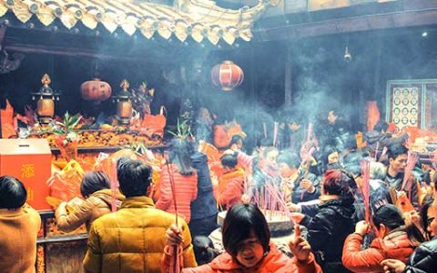 梦见庙里拜神有什么预兆 梦到庙里拜神什么意思