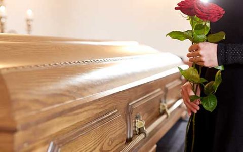 梦见死人会说话好不好 梦见死人会说话有什么预兆