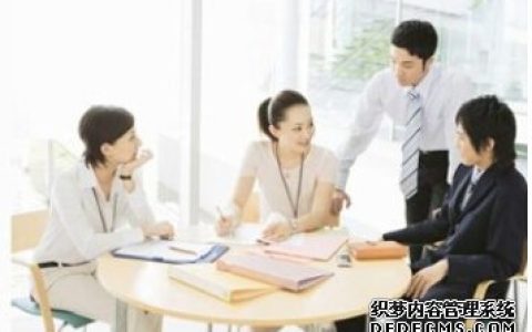 你会跟你上司狗腿吗