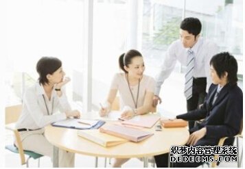 你会跟你上司狗腿吗