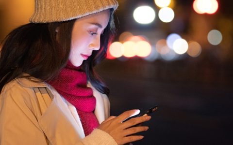 女人梦见在服装店挑衣服什么征兆 女人梦见在服装店挑衣服意味着什么