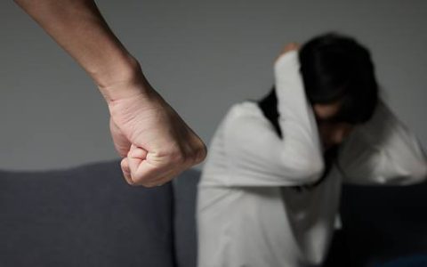 梦到仇人来我家什么意思 梦到仇人来我家预示着什么