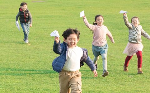 梦到儿时同村伙伴什么意思 梦到儿时同村伙伴是什么预兆