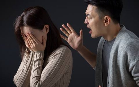 梦到打前妻什么意思 梦到打前妻预示着什么